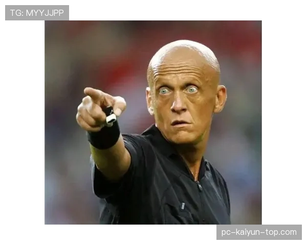 门将二次触球判罚规则，哪些情况算违例？